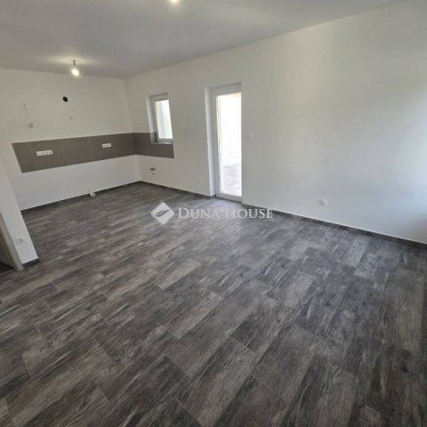 Eladó téglalakás, Lajosmizsén 65.9 M Ft, 3 szobás