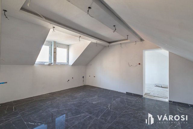 Eladó téglalakás, Hódmezővásárhelyen 59.99 M Ft, 4+1 szobás