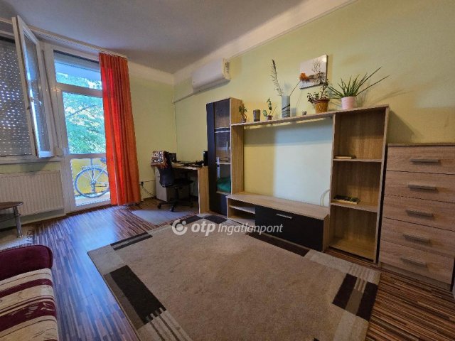 Kiadó téglalakás, albérlet, Debrecenben 200 E Ft / hó, 2 szobás