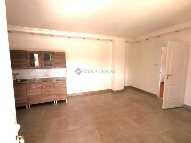 Eladó családi ház, Esztergomban 47 M Ft, 3 szobás