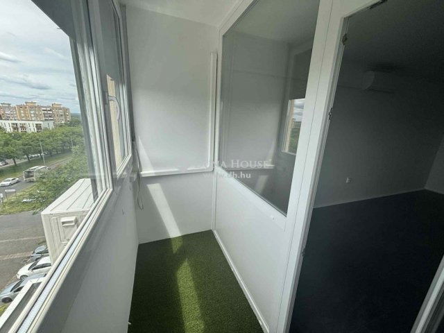 Eladó panellakás, Pécsett 45.9 M Ft, 2 szobás