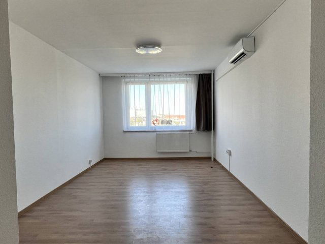 Eladó panellakás, Székesfehérvárott 64.9 M Ft, 3 szobás