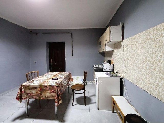Eladó családi ház, Szolnokon 24.9 M Ft, 2+1 szobás
