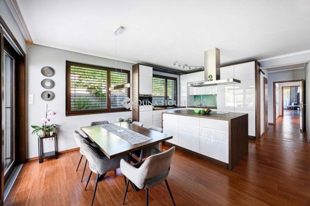 Eladó családi ház, Herceghalomon 240 M Ft, 4 szobás