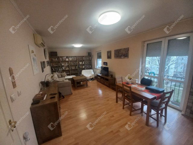 Eladó téglalakás, Dombóváron 35.9 M Ft, 3 szobás