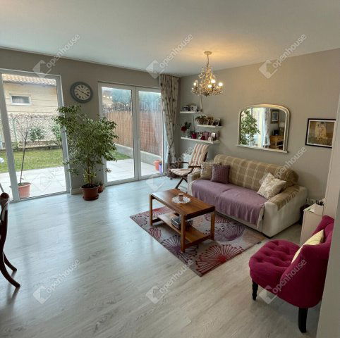 Eladó téglalakás, Siófokon 99 M Ft, 4 szobás