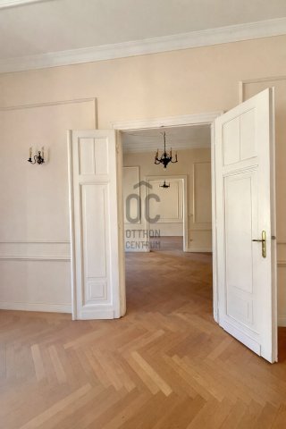 Eladó téglalakás, Budapesten, V. kerületben 499.9 M Ft, 6 szobás