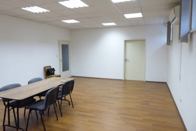 Kiadó iroda, Pécsett, Megyeri úton 102 E Ft / hó, 1 szobás