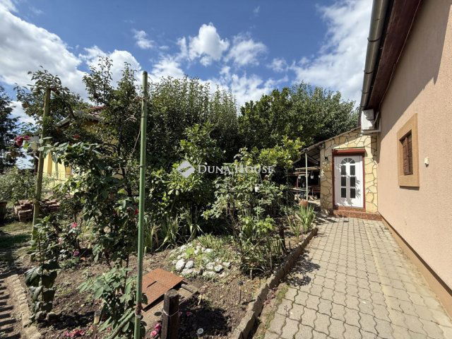 Eladó családi ház, Abádszalókban 49 M Ft, 7 szobás