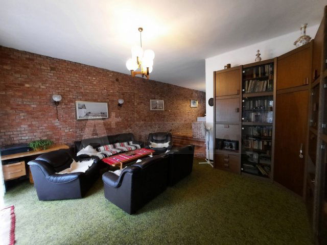 Eladó családi ház, Mindszenten 49.9 M Ft, 8 szobás