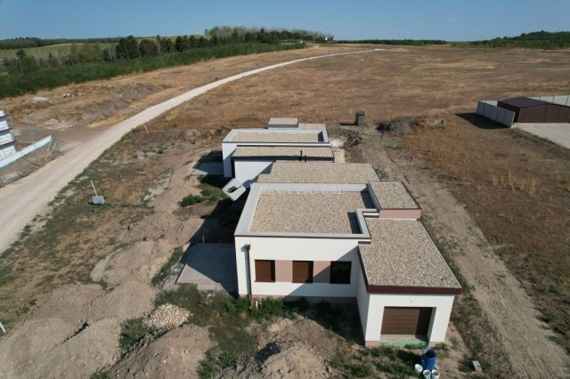 Eladó ikerház, Bábolnán 126 M Ft, 4 szobás