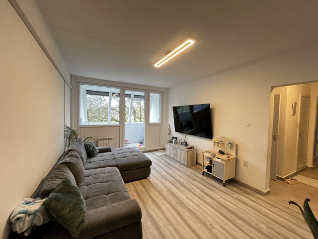 Eladó panellakás, Pécsett 47.9 M Ft, 2 szobás