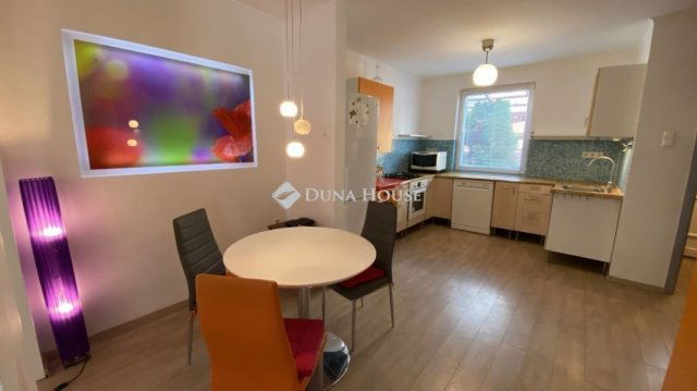 Eladó családi ház, Egerben 85.9 M Ft, 5+1 szobás