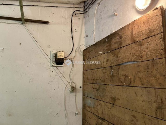 Eladó garázs, Pécsett 6.99 M Ft / költözzbe.hu