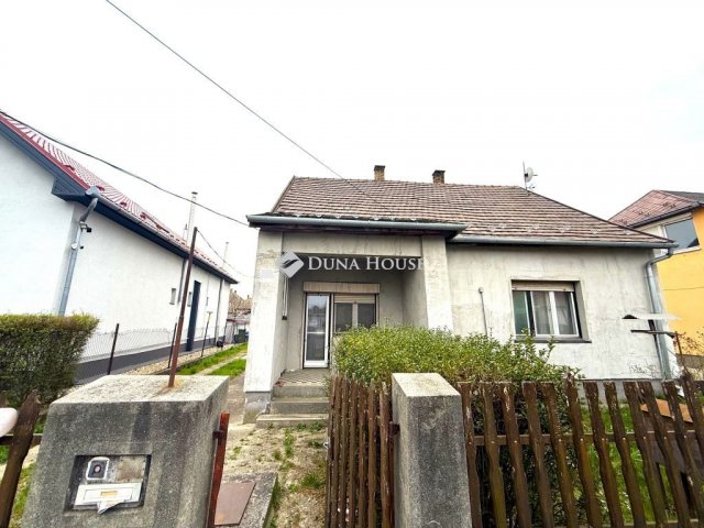 Eladó családi ház, Szigetszentmiklóson 75 M Ft, 3 szobás