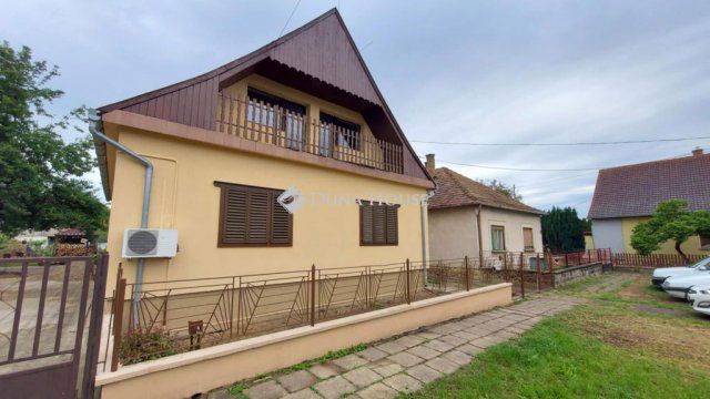 Eladó családi ház, Dombóváron 31.5 M Ft, 6 szobás