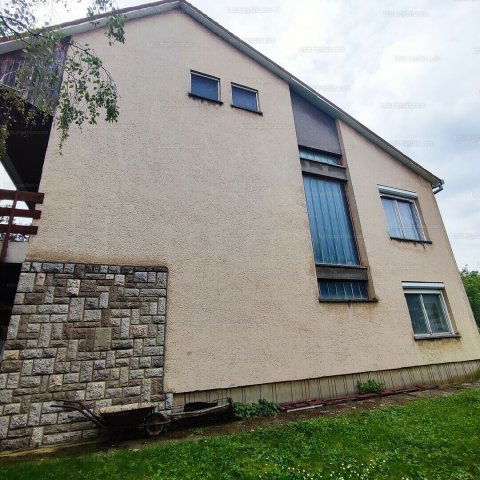 Eladó családi ház, Pécsett 89.99 M Ft, 6 szobás