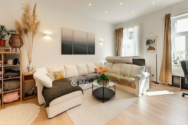 Eladó téglalakás, Budapesten, VII. kerületben 125 M Ft, 2 szobás