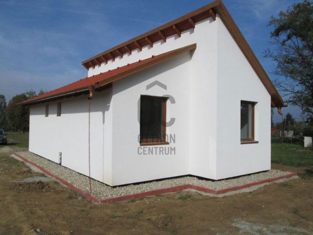 Eladó nyaraló, Balatonszárszón 56.5 M Ft, 3 szobás