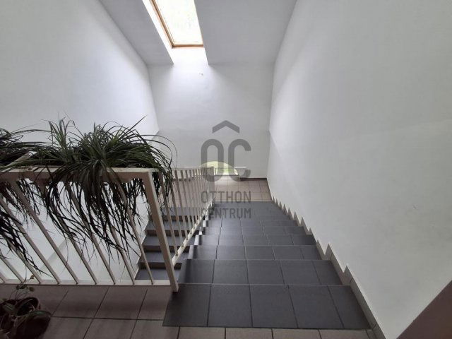 Eladó téglalakás, Cegléden 41.9 M Ft, 3 szobás