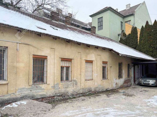 Eladó téglalakás, Szegeden 75 M Ft, 4 szobás