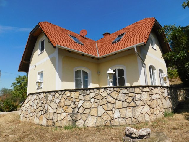 Eladó nyaraló, Hegymagason 99 M Ft, 5+1 szobás