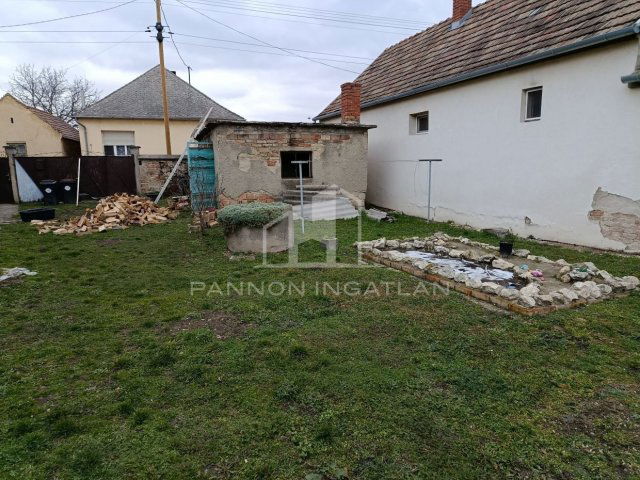 Eladó családi ház, Somlóvásárhelyen 31.9 M Ft, 3 szobás