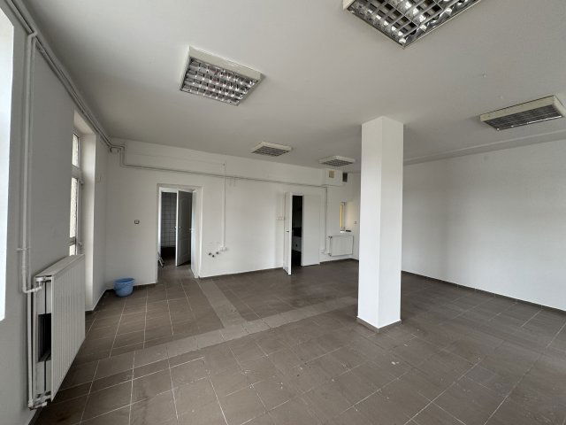 Kiadó üzlethelyiség, Győrött 180 E Ft / hó