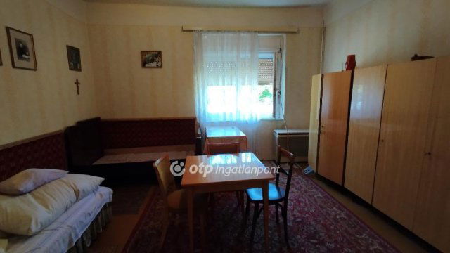 Eladó családi ház, Alattyánban 9.5 M Ft, 2 szobás