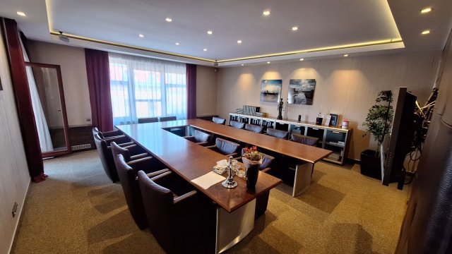 Eladó üzlethelyiség, Gödöllőn 295 M Ft, 9 szobás