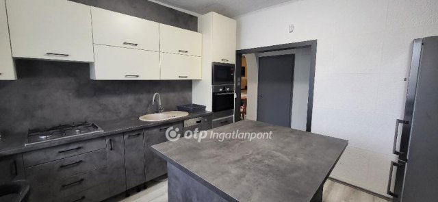 Eladó családi ház, Győrött 174.9 M Ft, 5+1 szobás