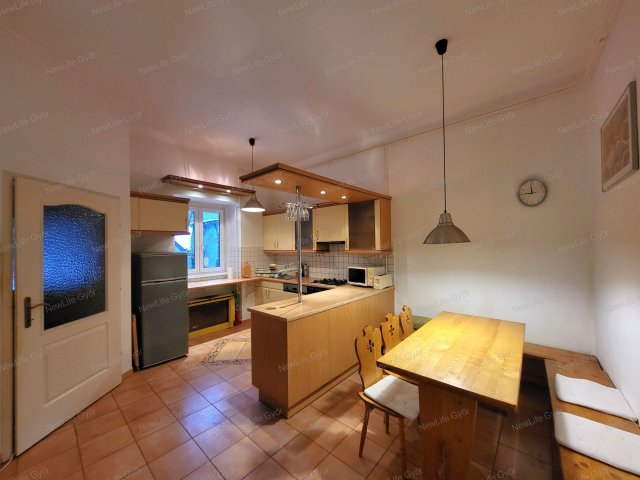 Eladó téglalakás, Győrött 66 M Ft, 2 szobás