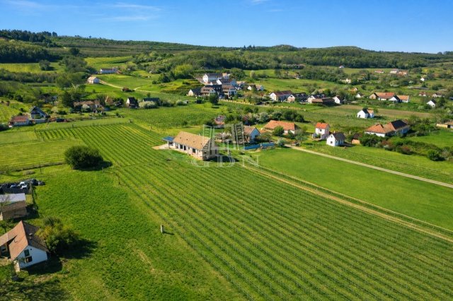 Eladó családi ház, Szekszárdon 99.957 M Ft, 3 szobás