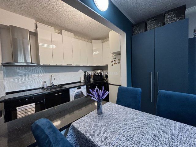 Eladó panellakás, Nyergesújfaluban, Május 1. téren 38 M Ft