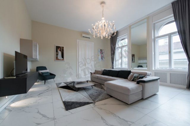 Kiadó téglalakás, albérlet, V. kerületben, Papnövelde utcában