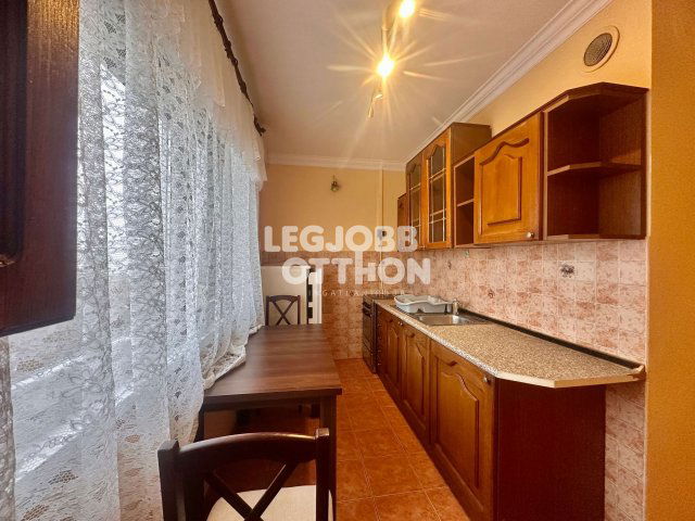 Eladó panellakás, Cegléden 44 M Ft, 2 szobás