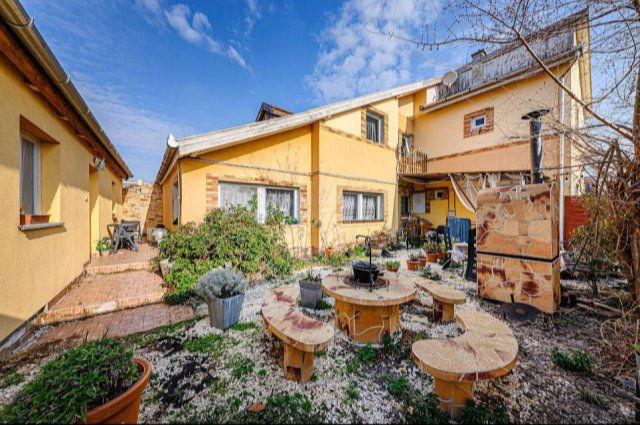 Eladó családi ház, Budapesten, XX. kerületben 119 M Ft, 6 szobás