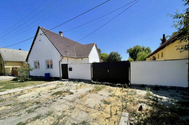 Eladó családi ház, Mohácson 48.9 M Ft, 4 szobás