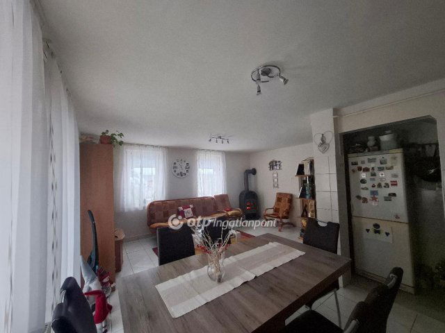 Eladó családi ház, Kerecsenden 37 M Ft, 1+3 szobás