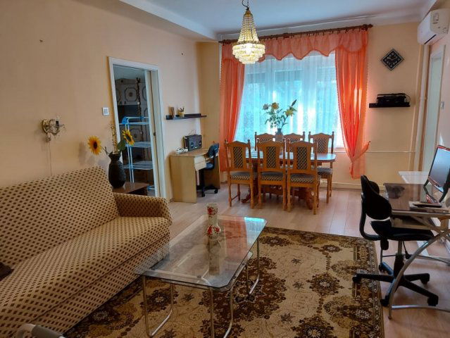 Kiadó téglalakás, albérlet, Pécsett 140 E Ft / hó, 2 szobás