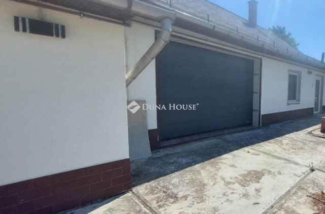 Eladó családi ház, Makón 104.99 M Ft, 4 szobás