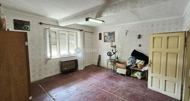 Eladó családi ház, Véménden 10.5 M Ft, 2 szobás