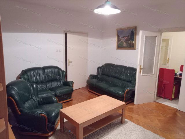 Eladó téglalakás, Szolnokon 33 M Ft, 3 szobás
