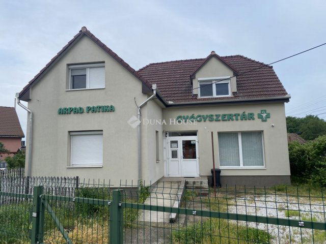 Kiadó üzlethelyiség, Hajdúsámsonon, Árpád úton 180 E Ft / hó