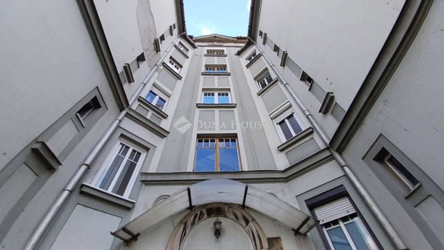 Kiadó téglalakás, albérlet, Pécsett 170 E Ft / hó, 2+1 szobás