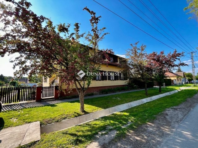 Eladó családi ház, Mohácson 89 M Ft, 6 szobás