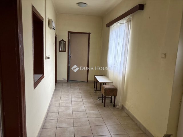Eladó családi ház, Enyingen 28 M Ft, 2 szobás