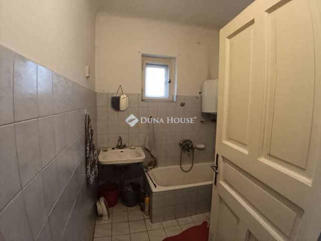 Eladó családi ház, Nyársapáton 29.9 M Ft, 2 szobás