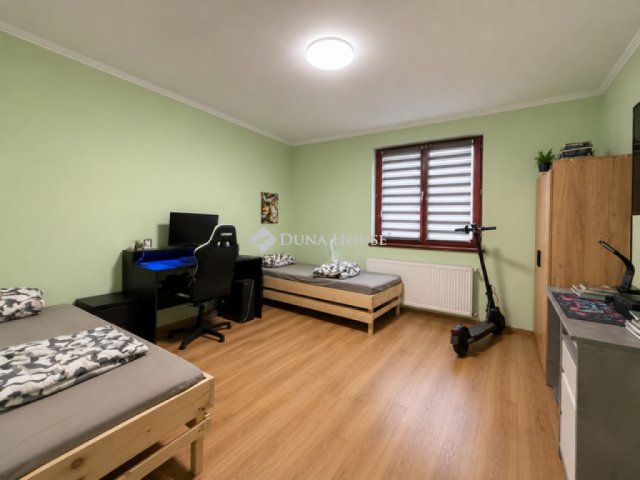 Eladó családi ház, Dunaharasztin 109.5 M Ft, 7 szobás
