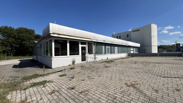 Kiadó ipari ingatlan, Szekszárdon 699 E Ft / hó